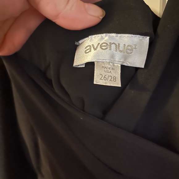 26/28 Avenue Black & Tropical Floral Dress - Picture 3 of 5